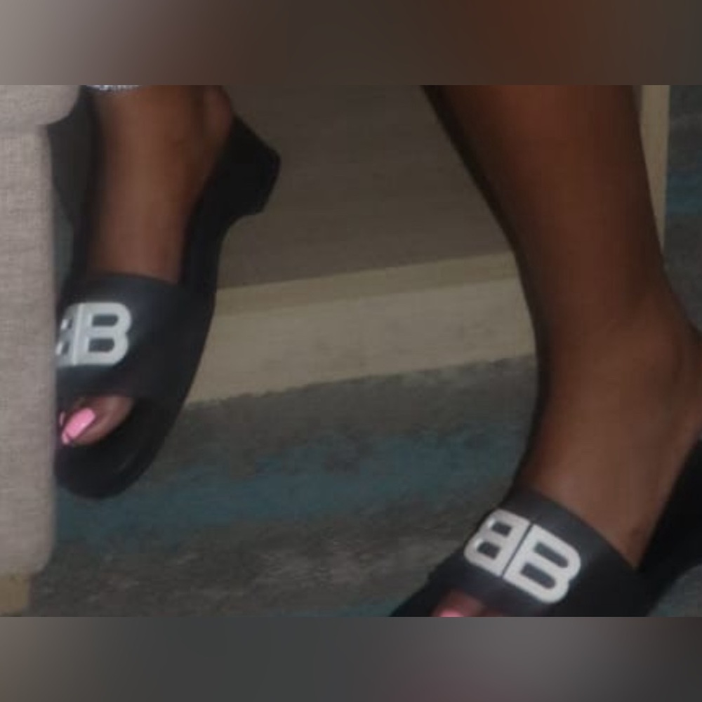 Balenciaga Pool Slides - Picture 2 of 3